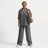 Grå